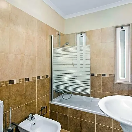 Sleeps 6 With Pool Air Con And Wifi