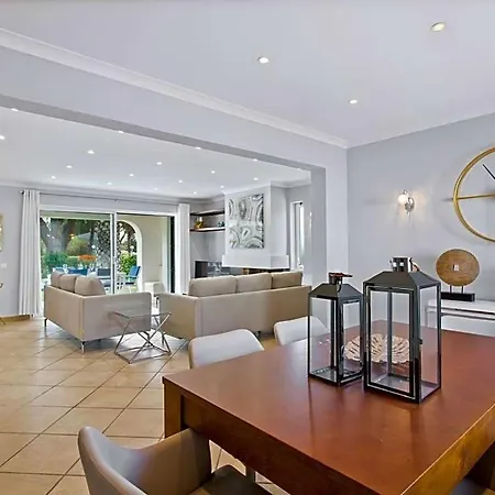Sleeps 6 With Pool Air Con And Wifi ヴィラ *