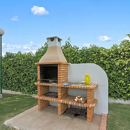 Sleeps 6 With Pool Air Con And Wifi *