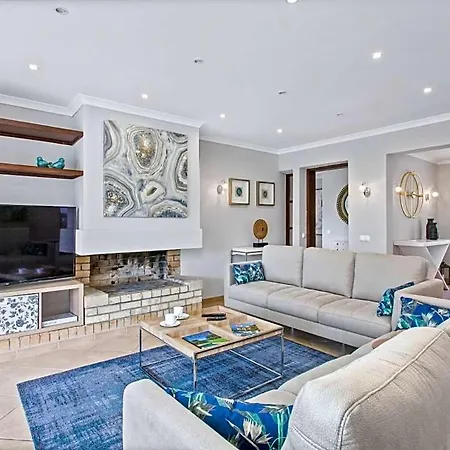 Sleeps 6 With Pool Air Con And Wifi ヴィラ *