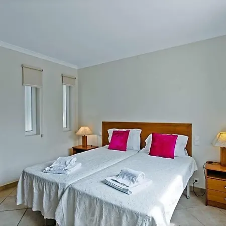 Sleeps 6 With Pool Air Con And Wifi * ヴィラモウラ